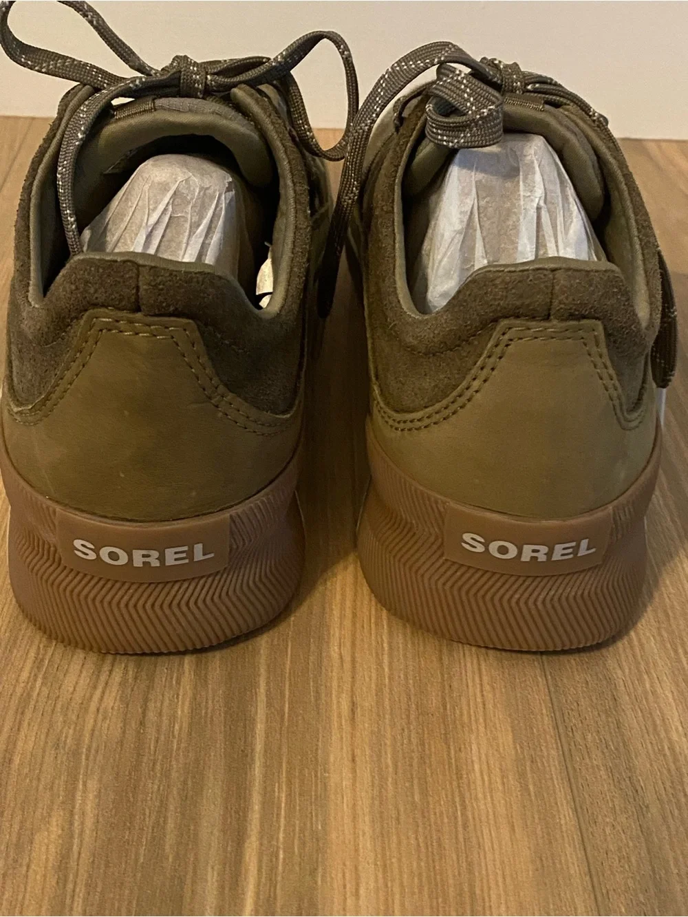 Sorel ladies 9.5 waterproof suede sneakers women’s 9 1/2